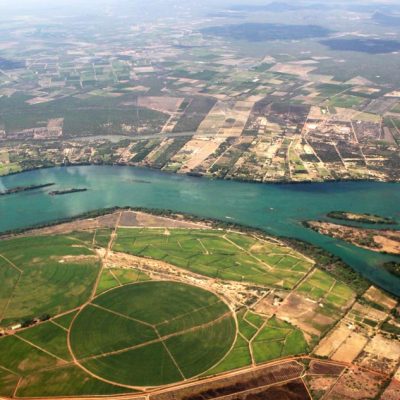 Imagem aérea mostra a quantidade de plantações ao longo do curso do rio São Francisco, na região de Petrolina, Pernambuco. 19/11/2010. Foto: TIAGO QUEIROZ/AE